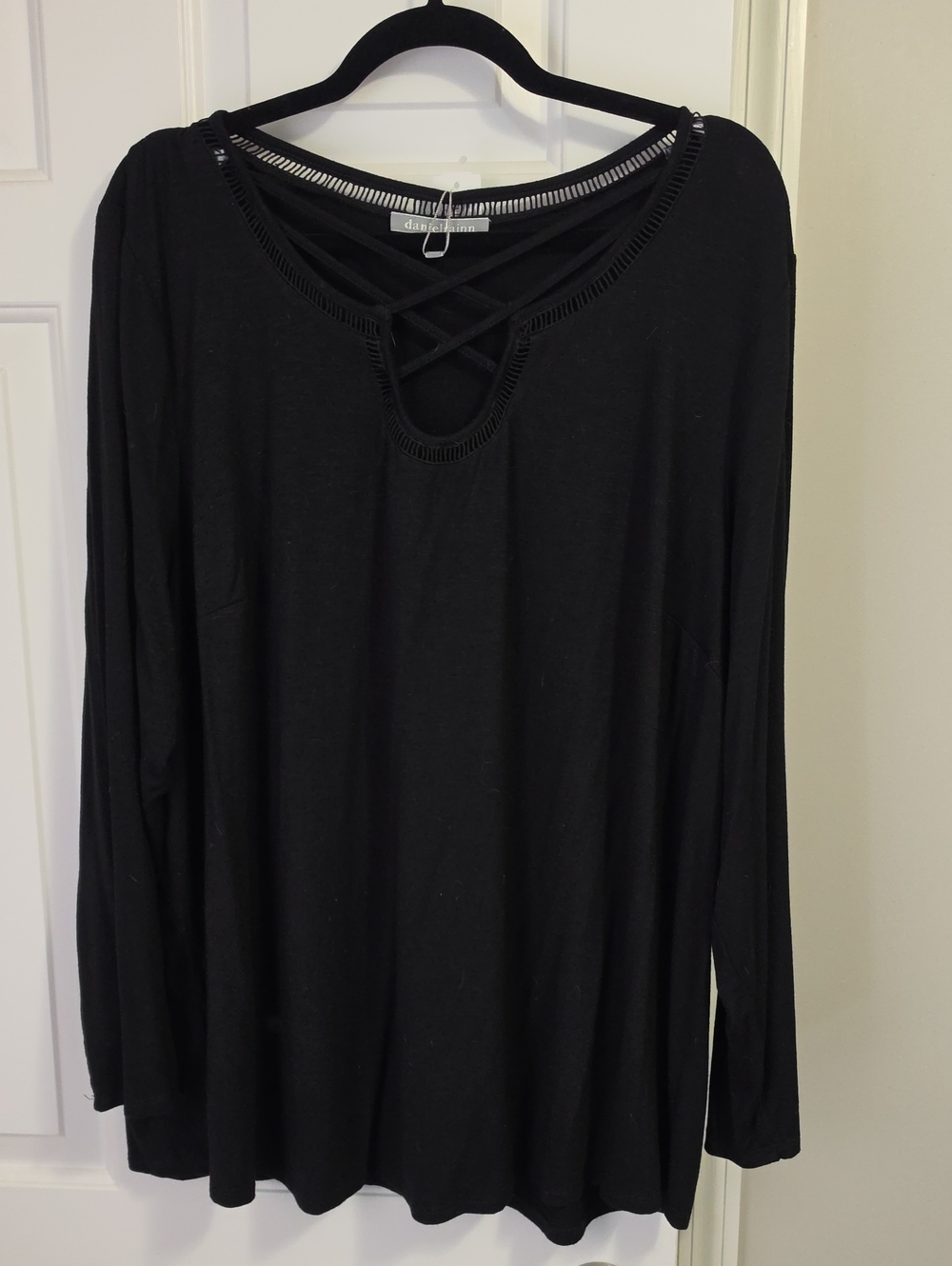 Daniel Rainn Black Long Sleeve Top with Crisscross Cage Neckline 3x NWT